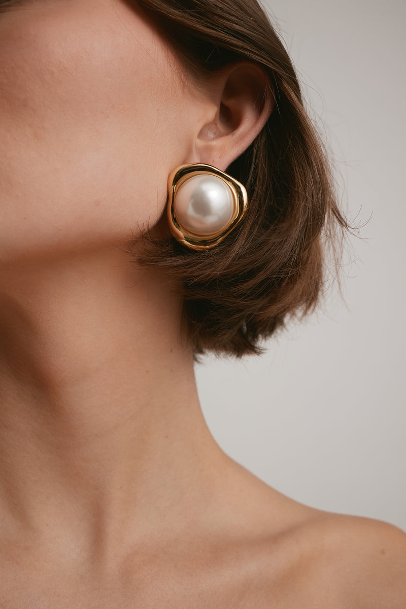 Sloane Pearl Button Earrings