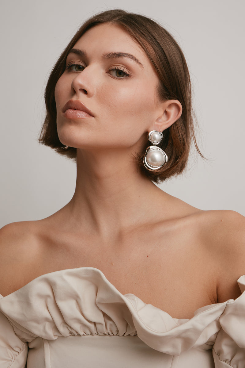 Sloane Pearl Drop Clip On Earrings