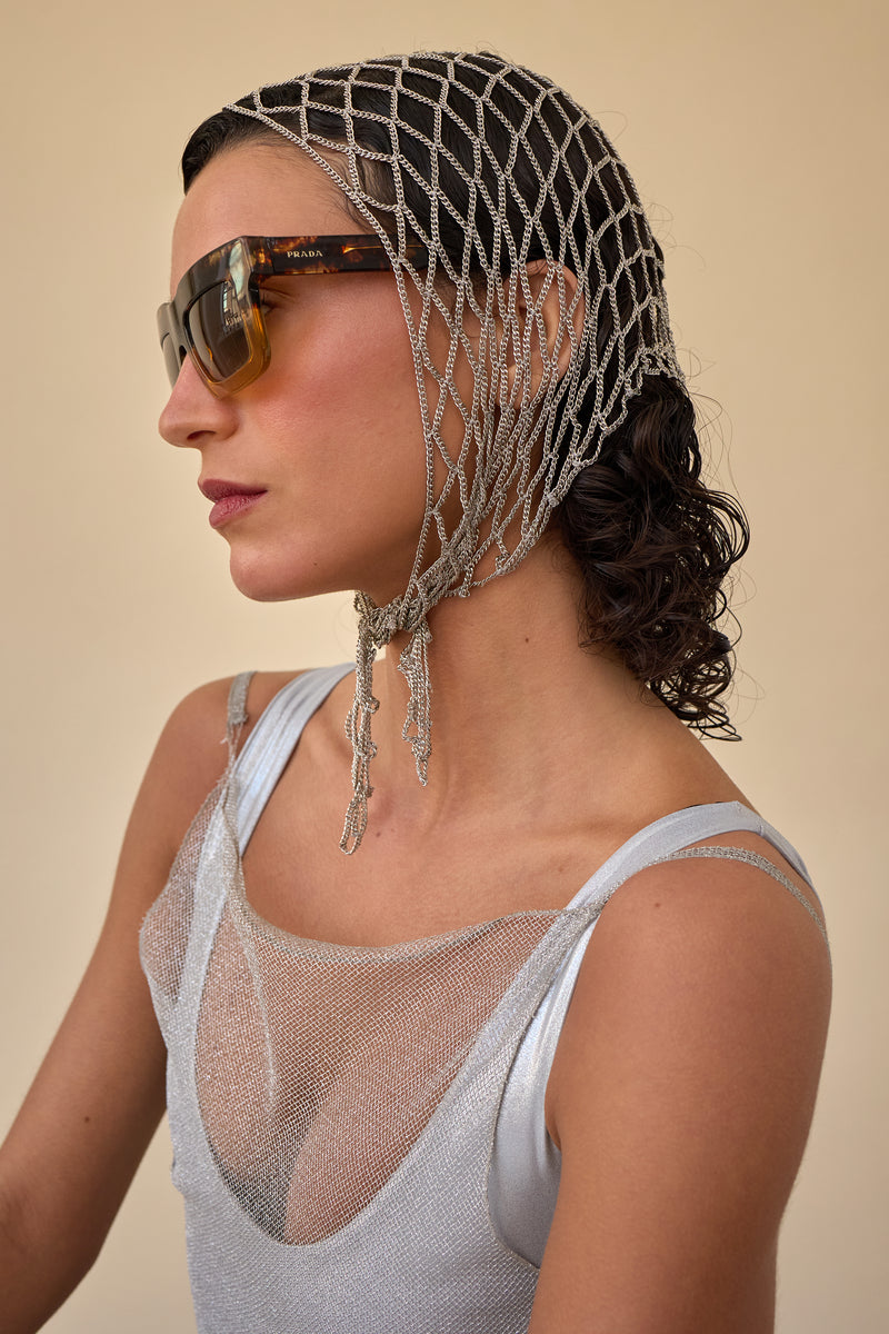 woman wearing chain woven bandana with sunglasses.