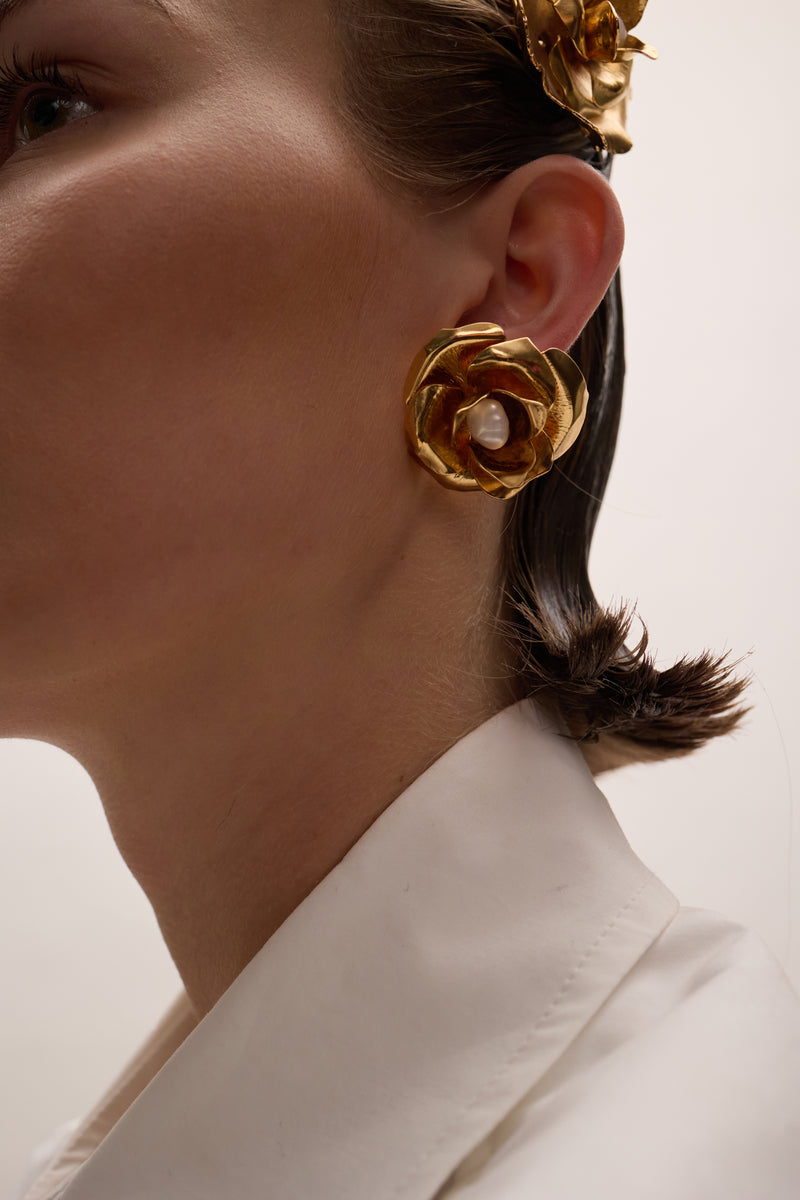 Ivy Pearl Button Earrings