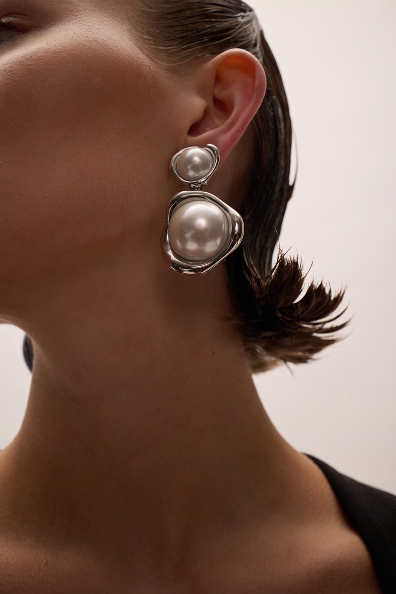 Sloane Pearl Drop Clip On Earrings