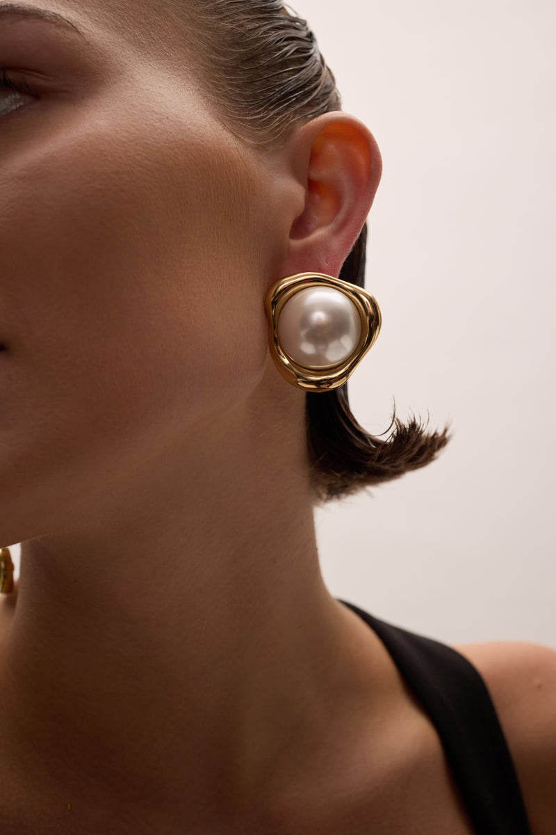 Sloane Pearl Button Earrings