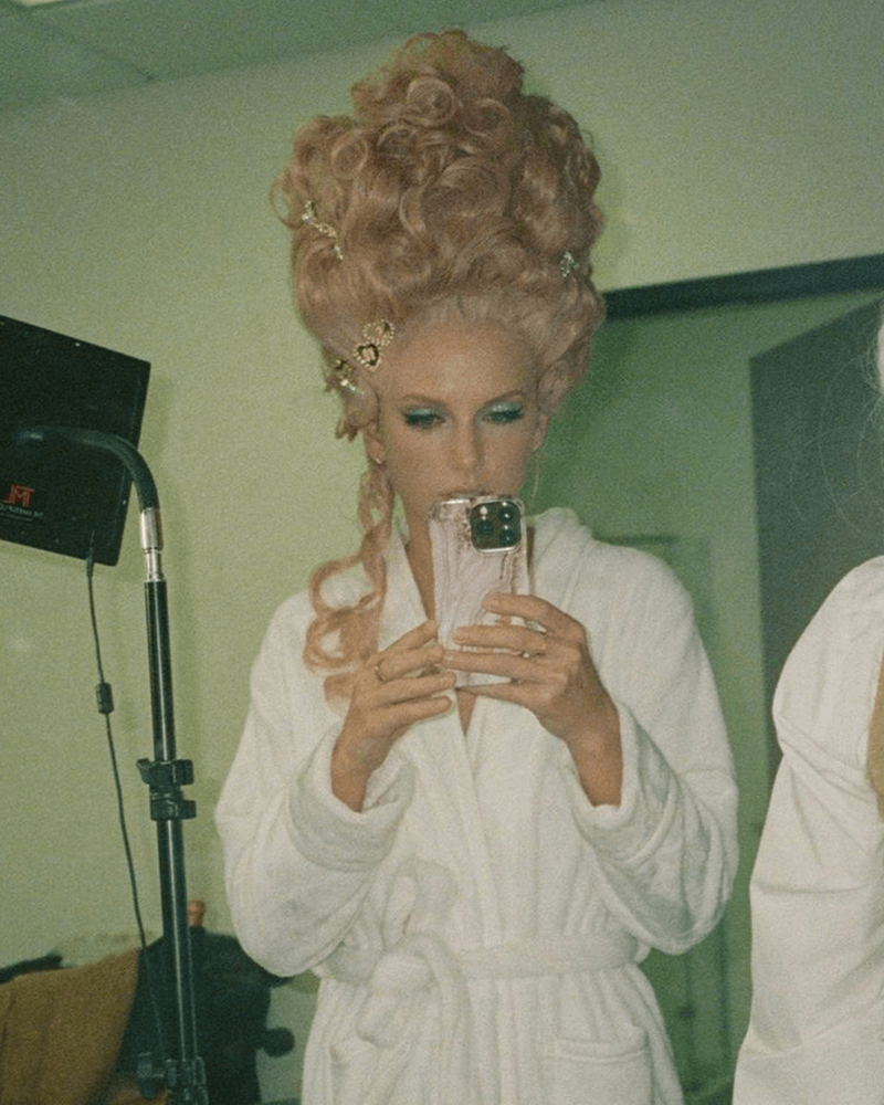 Love Actually Pearl Gram Clip