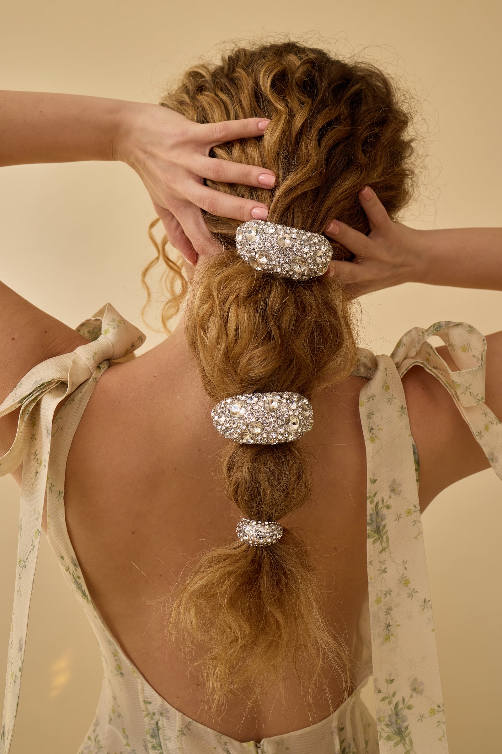 4 barrettes plien tissu et pompons 4 barrettes plien tissu et pompons