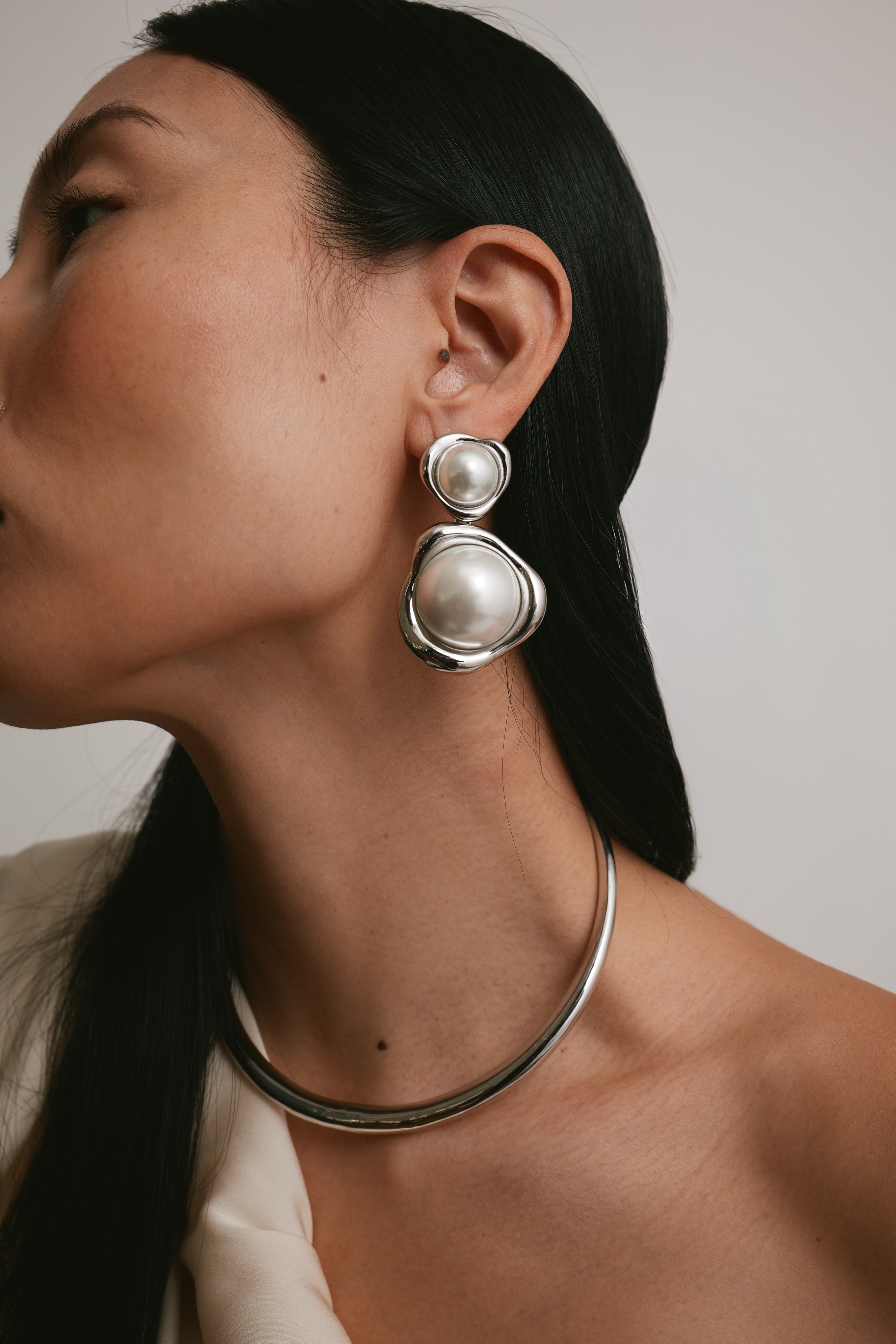 Sloane Pearl Drop Clip On Earrings