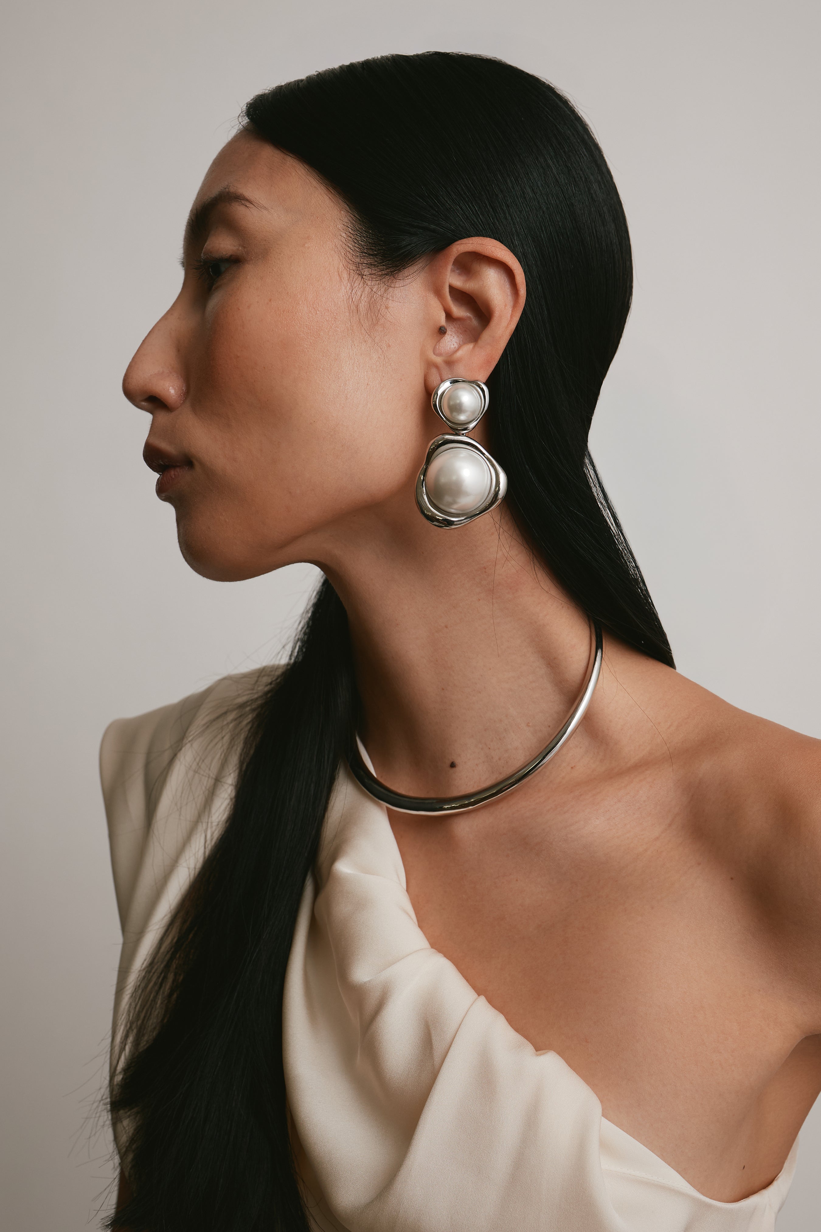 Sloane Pearl Drop Clip On Earrings