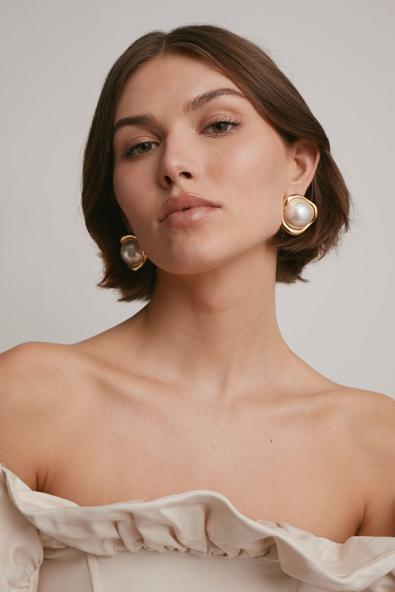 Sloane Pearl Button Earrings