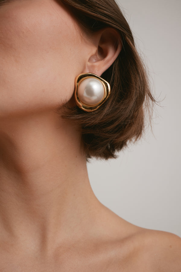 Sloane Pearl Button Earrings