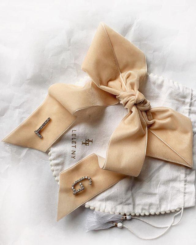 Pearl Heart Charm Hair Bow Barrette  Urban Outfitters Mexico - Clothing,  Music, Home & Accessories